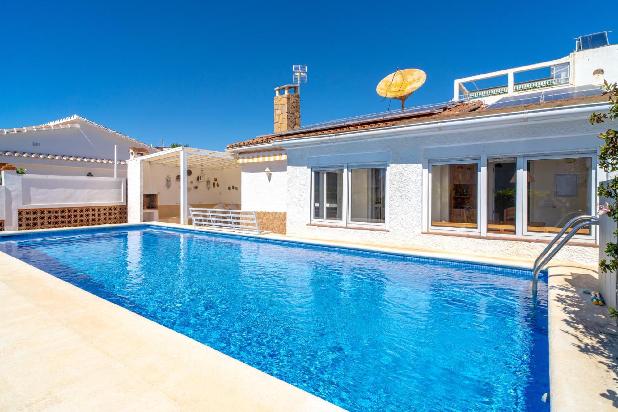 Villa Sevilla Casasol Нерха Екстериор снимка