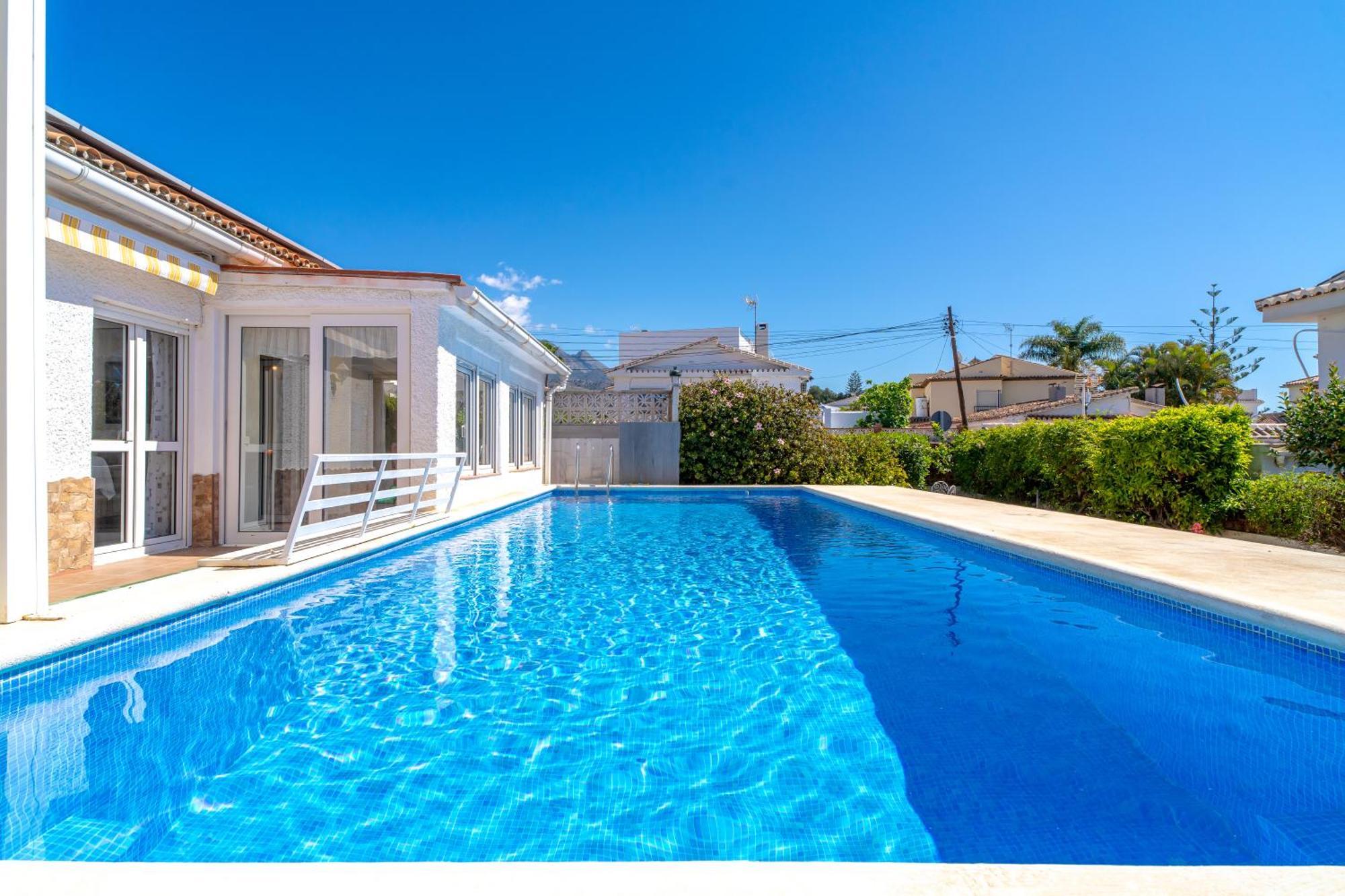 Villa Sevilla Casasol Нерха Екстериор снимка
