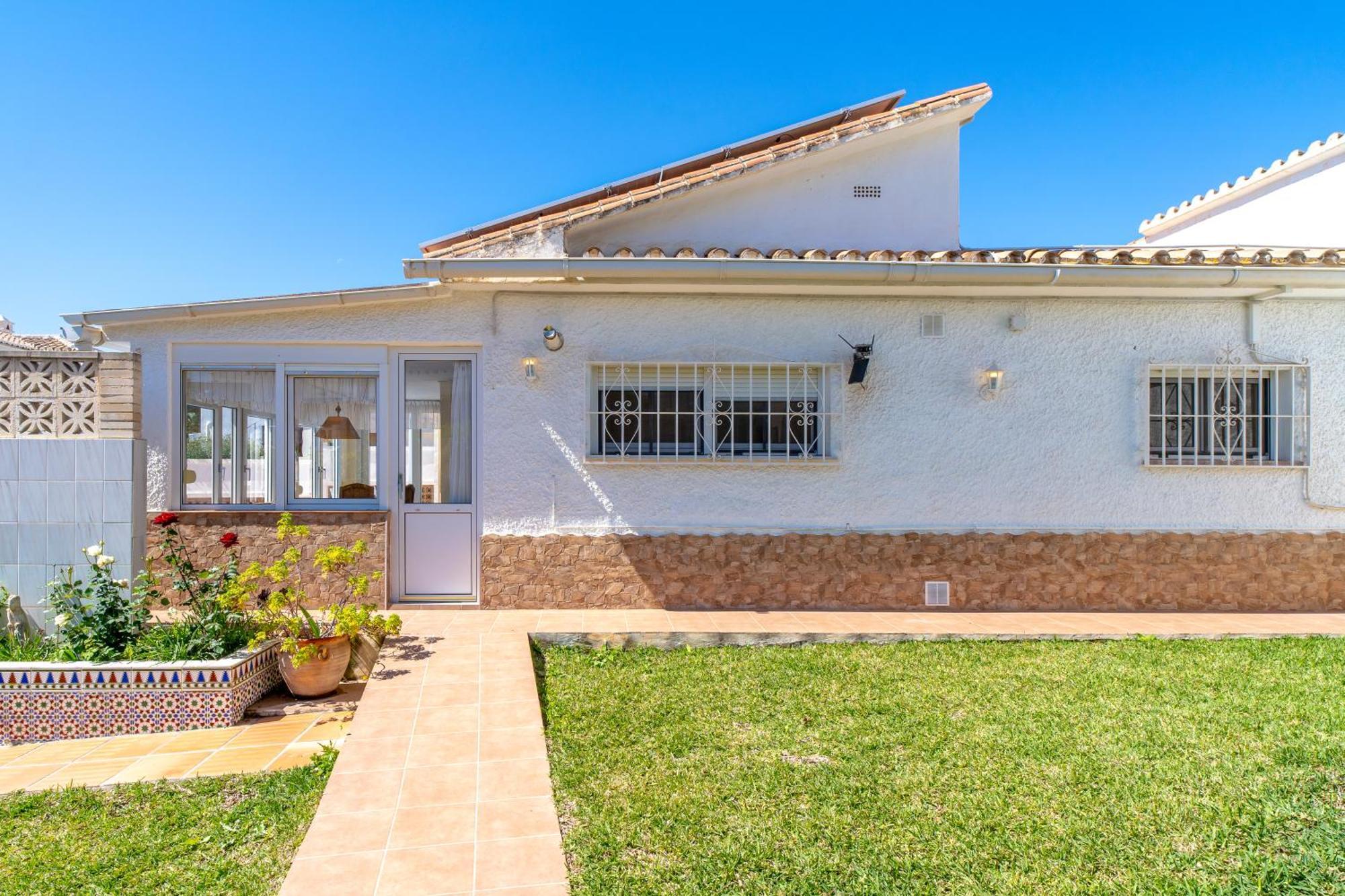 Villa Sevilla Casasol Нерха Екстериор снимка