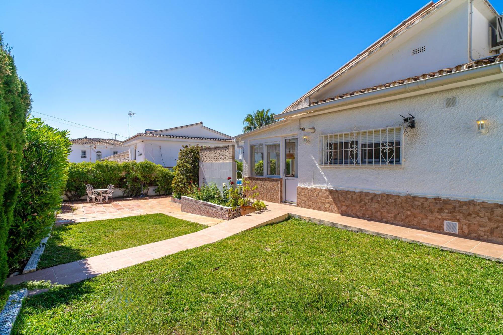 Villa Sevilla Casasol Нерха Екстериор снимка