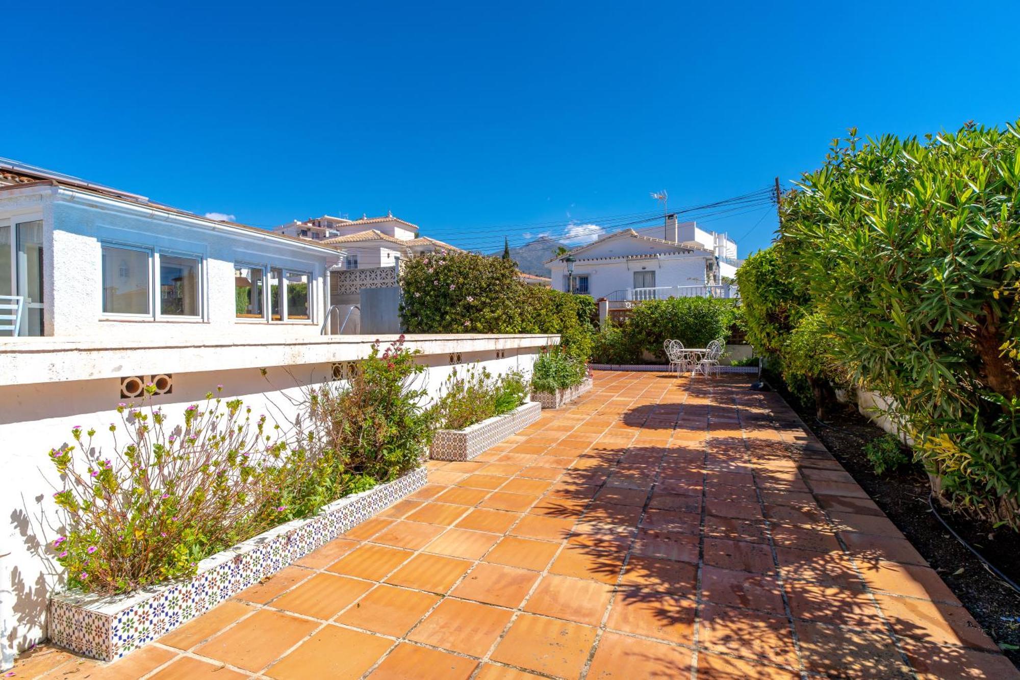 Villa Sevilla Casasol Нерха Екстериор снимка