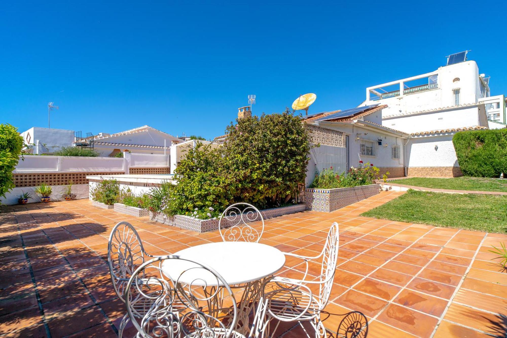 Villa Sevilla Casasol Нерха Екстериор снимка