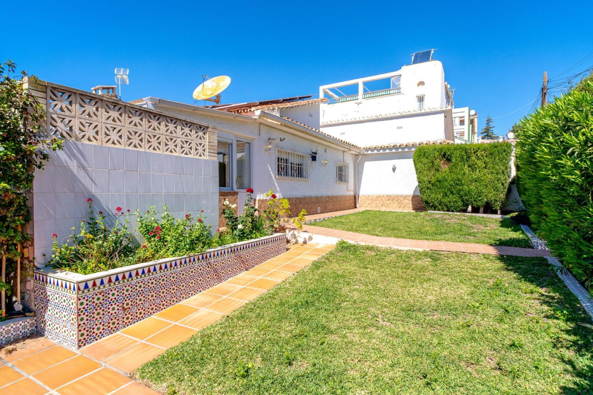 Villa Sevilla Casasol Нерха Екстериор снимка