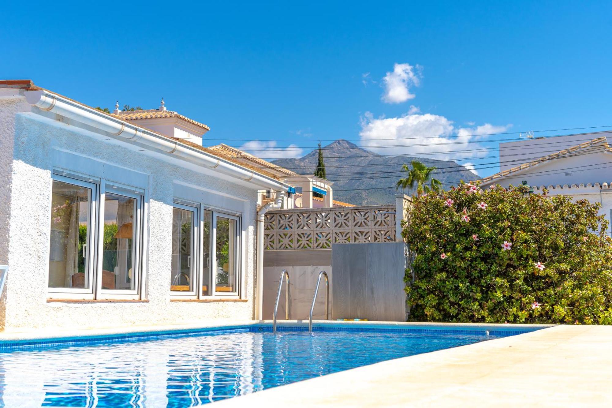 Villa Sevilla Casasol Нерха Екстериор снимка