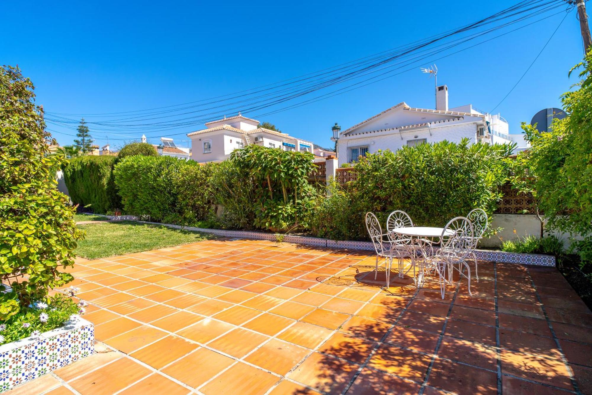 Villa Sevilla Casasol Нерха Екстериор снимка